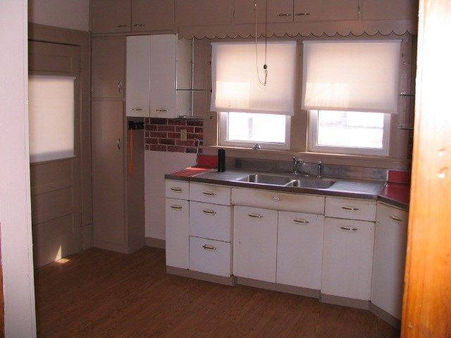 619 E 2nd St, Hoisington, KS 67544