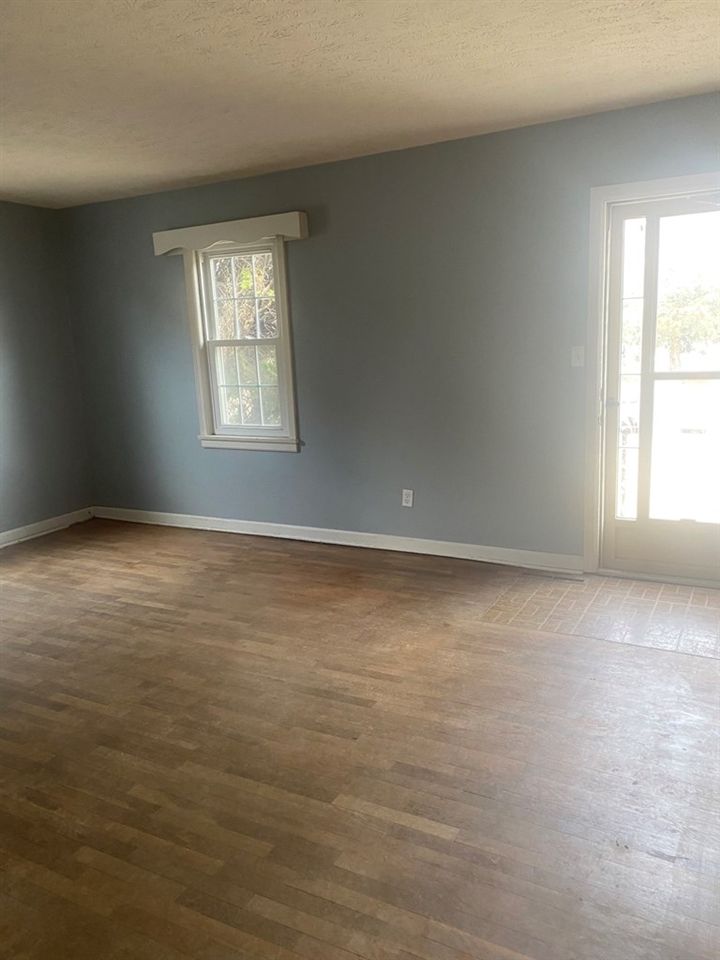 1717 Morphy, Great Bend, KS 67530