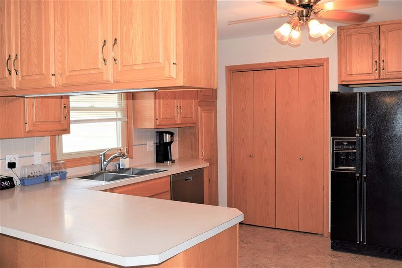 425 E Minneapolis Ave, Salina, KS 67401