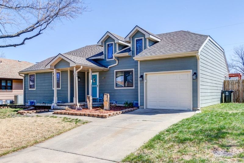 809 Hanson Hl, Salina, KS 67401