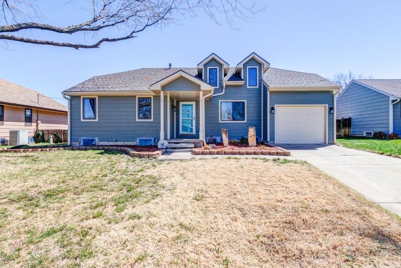 809 Hanson Hl, Salina, KS 67401