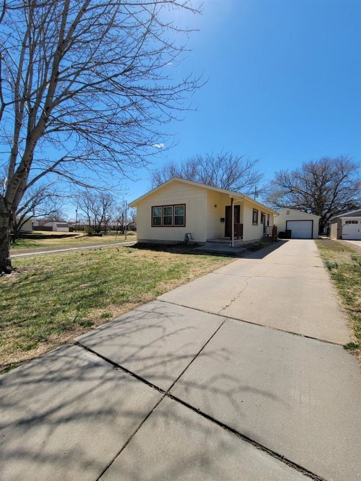 316 E Minneapolis, Salina, KS 67401