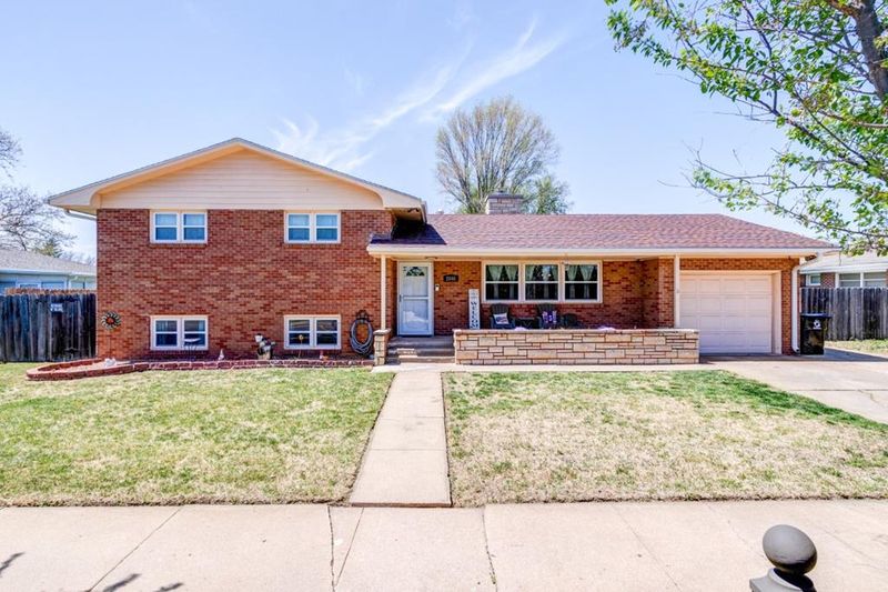 2008 Quincy St, Salina, KS 67401