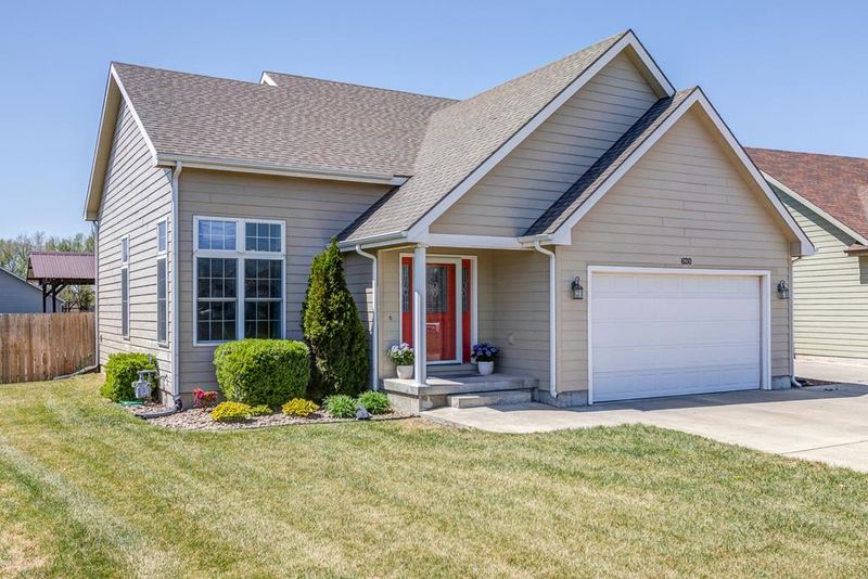 620 Joanie Ln, Salina, KS 67401