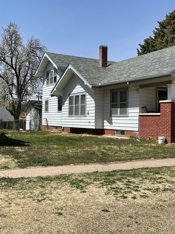 109 N Vine, Hoisington, KS 67544