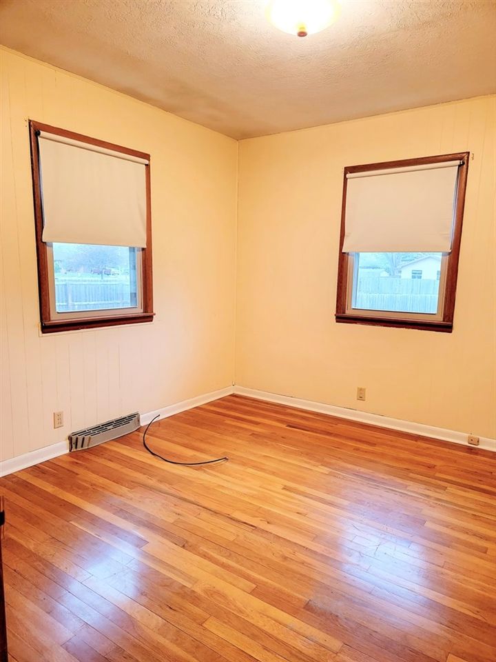 2173 Edward St, Salina, KS 67401
