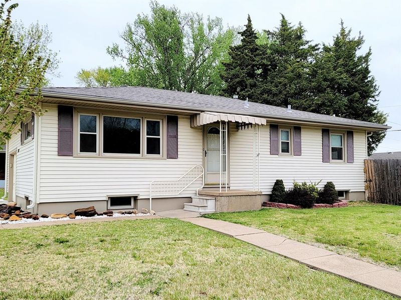 2173 Edward St, Salina, KS 67401