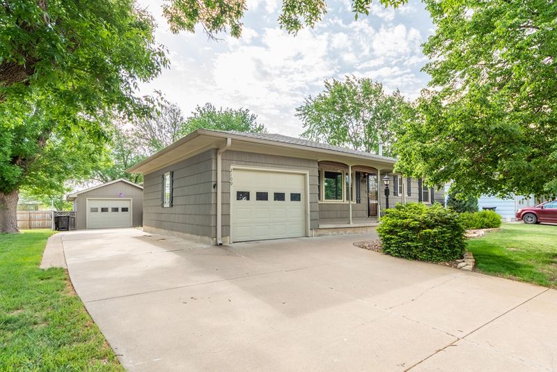2109 Edward St, Salina, KS 67401