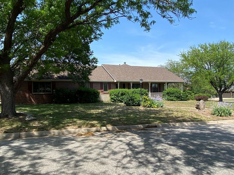 2235 Hillside Dr, Salina, KS 67401