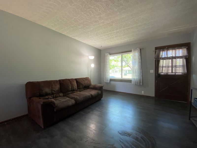 1228 Sarah Ln, Salina, KS 67401