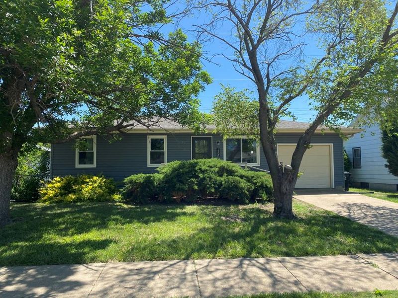 1228 Sarah Ln, Salina, KS 67401