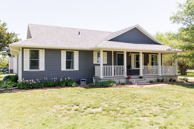 1078 Chisholm Trl, Newton, KS 67114