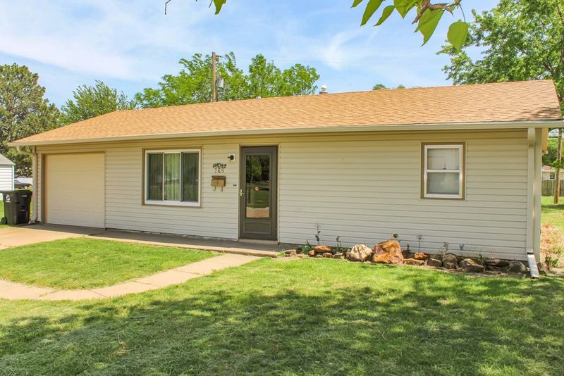 769 Hemlock Rd, Salina, KS 67401