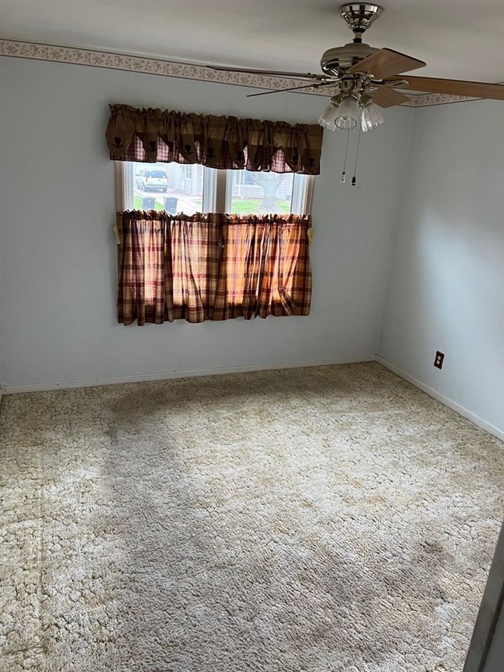 1828 Simmons St, Salina, KS 67401