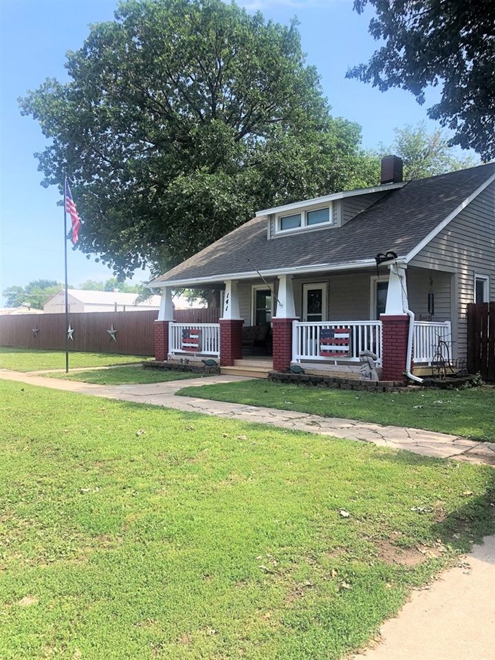 141 E 4th St, Assaria, KS 67416