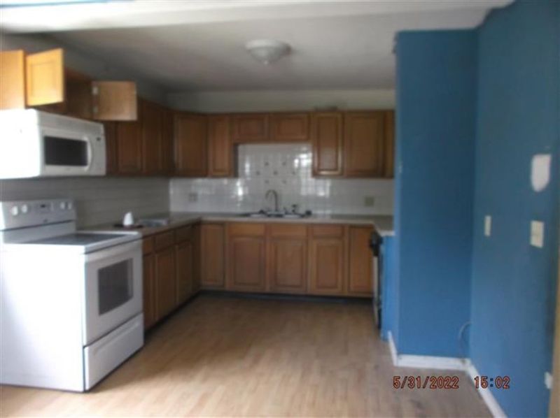 1002 S Santa Fe, Salina, KS 67401