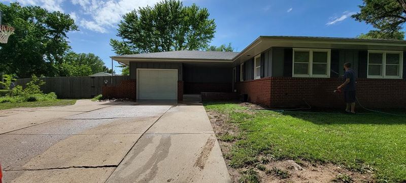 2524 Simmons, Salina, KS 64701