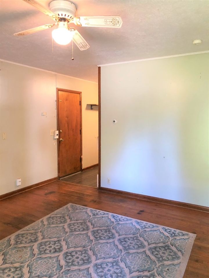 619 Garden St, Salina, KS 64701