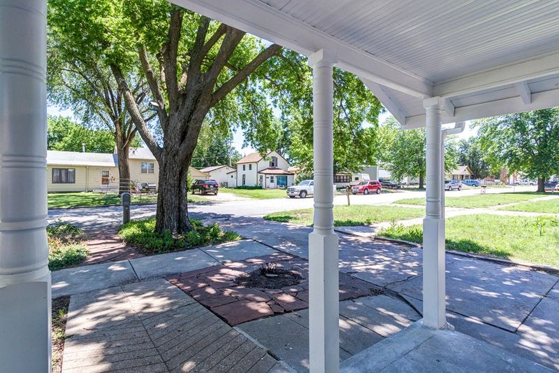917 N 8th St, Salina, KS 67401