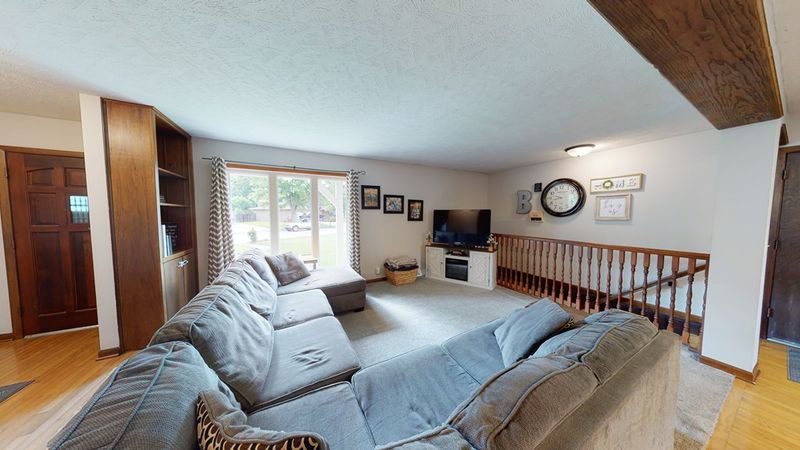 2534 Rockhurst Rd, Salina, KS 67401