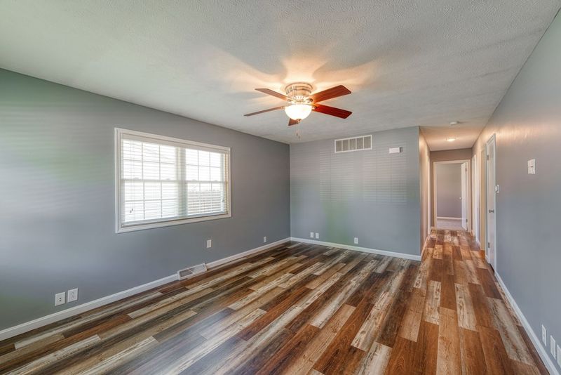 1316 E Wayne Ave, Salina, KS 67401
