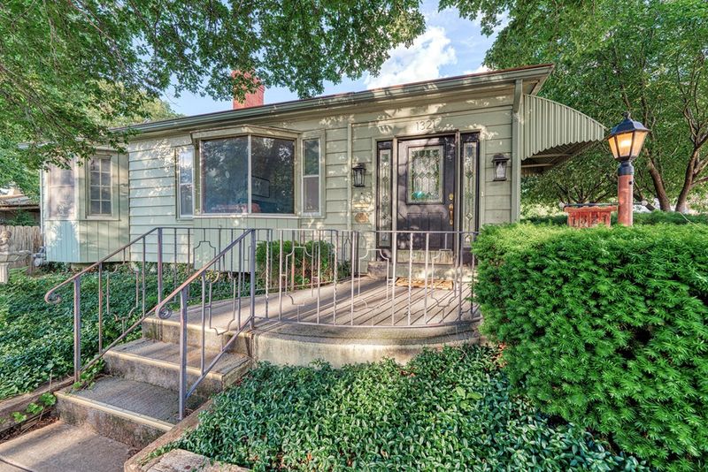 1321 Pershing St, Salina, KS 67401
