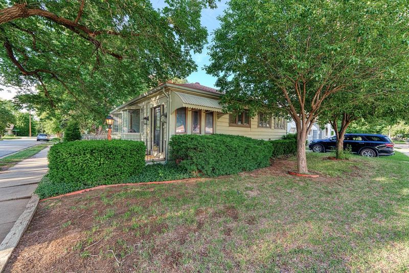 1321 Pershing St, Salina, KS 67401
