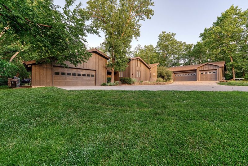 965 S Marymount Rd, Salina, KS 67401