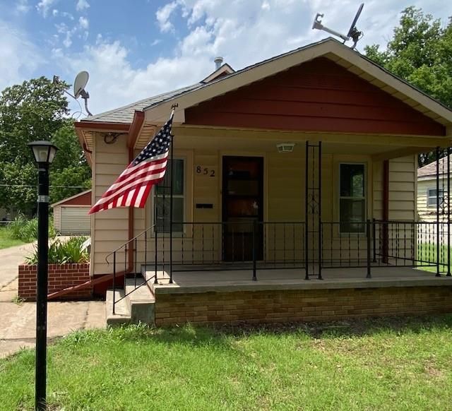 852 Custer St, Salina, KS 67401
