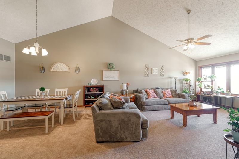 2945 Jack Cir, Salina, KS 67401