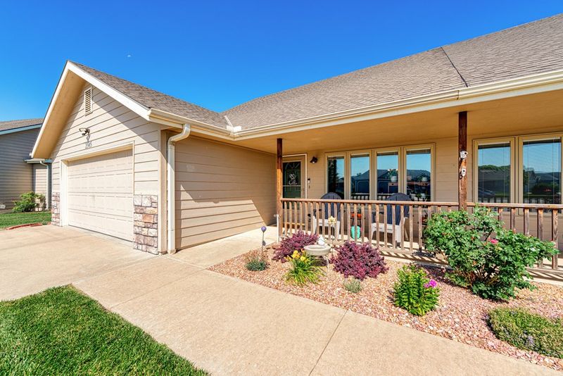2945 Jack Cir, Salina, KS 67401