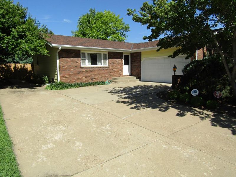 2566 Highland Ave, Salina, KS 67401