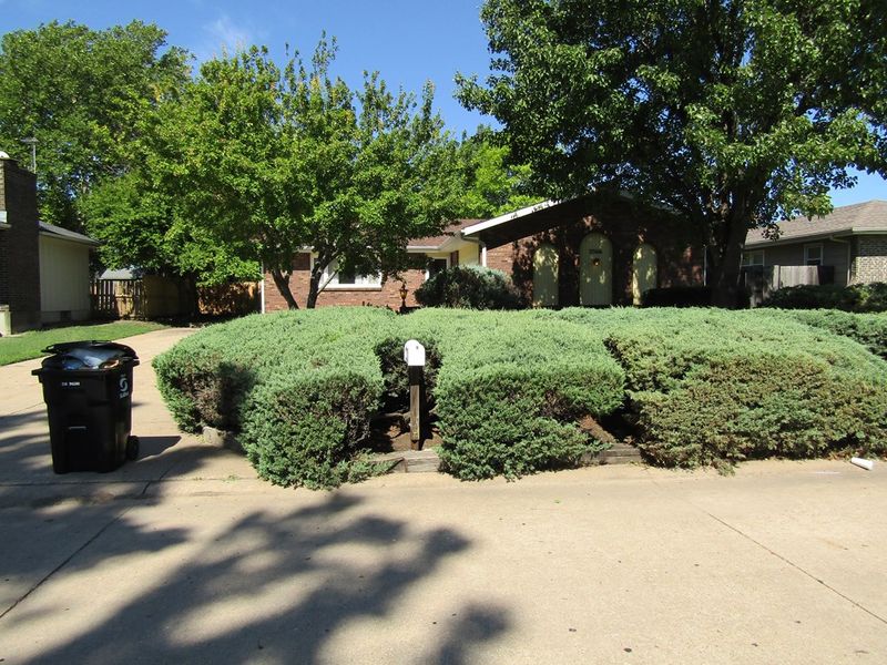 2566 Highland Ave, Salina, KS 67401