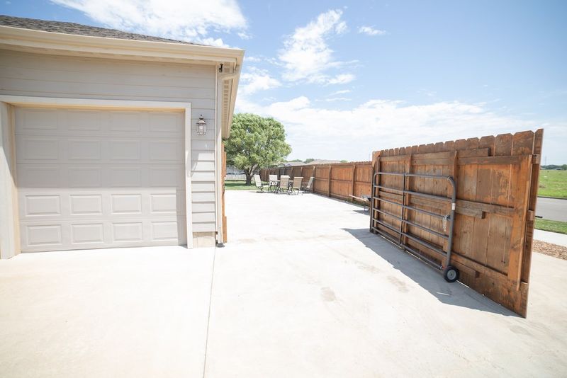 819 Marla Ct, Salina, KS 67401