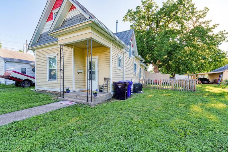 228 S 2nd St, Lindsborg, KS 67456