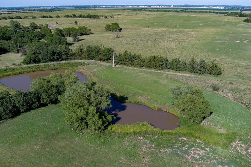 3331 S Crest Ln, Salina, KS 67401