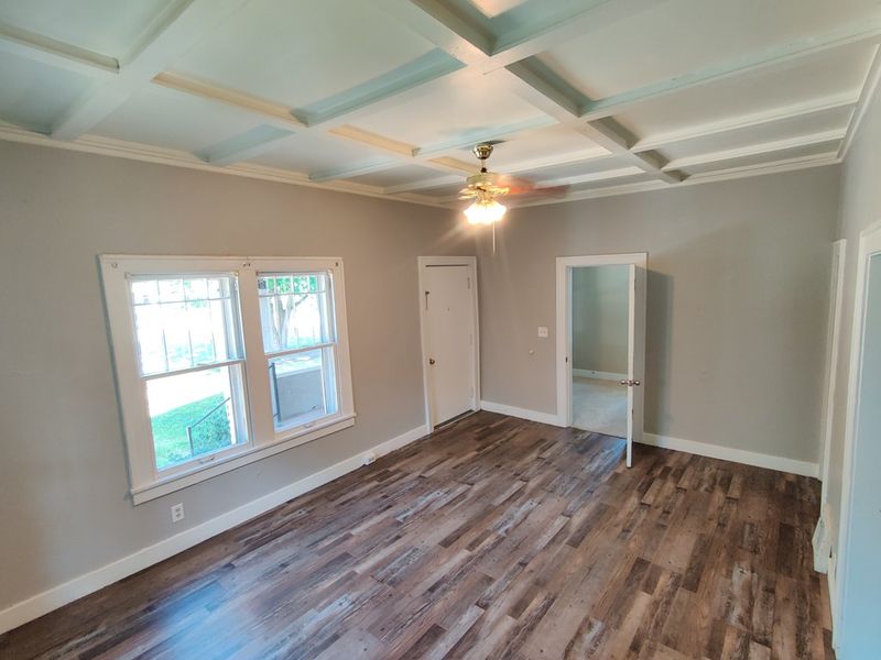 305 S Phillips Dr, Salina, KS 67401