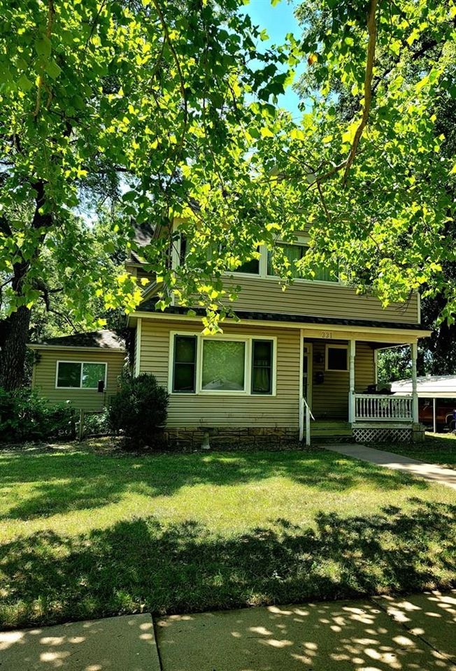 331 N 1st St, Lindsborg, KS 67456
