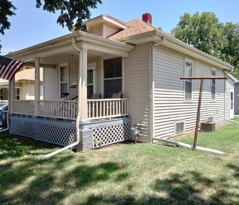 202 N Columbia Ave, Salina, KS 67401