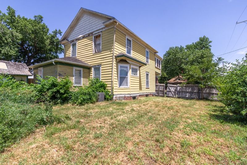 556 S Tenth St, Salina, KS 64701