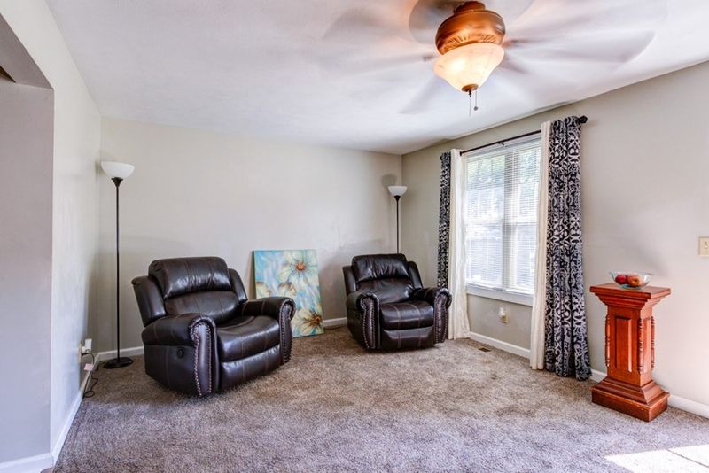 519 N 12th St, Salina, KS 67401