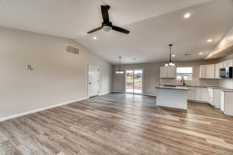 719 N Lincoln St, Bennington, KS 67422