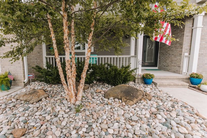 2120 Edgewood Dr, Salina, KS 67401