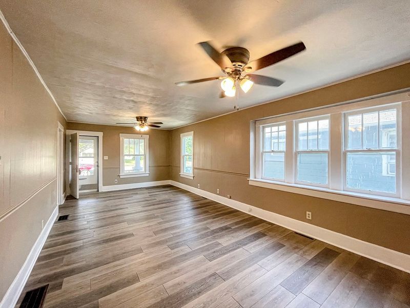 1003 N 9th St, Salina, KS 67401