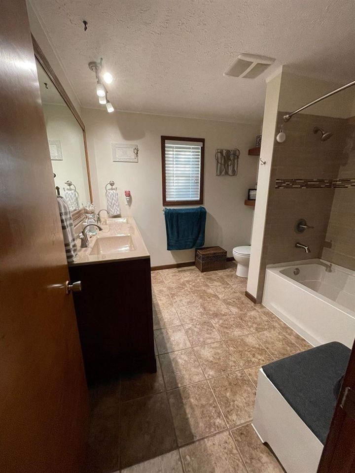 802 N 3rd St, Lincoln, KS 67455
