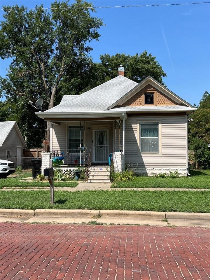 149 N Phillips, Salina, KS 67401