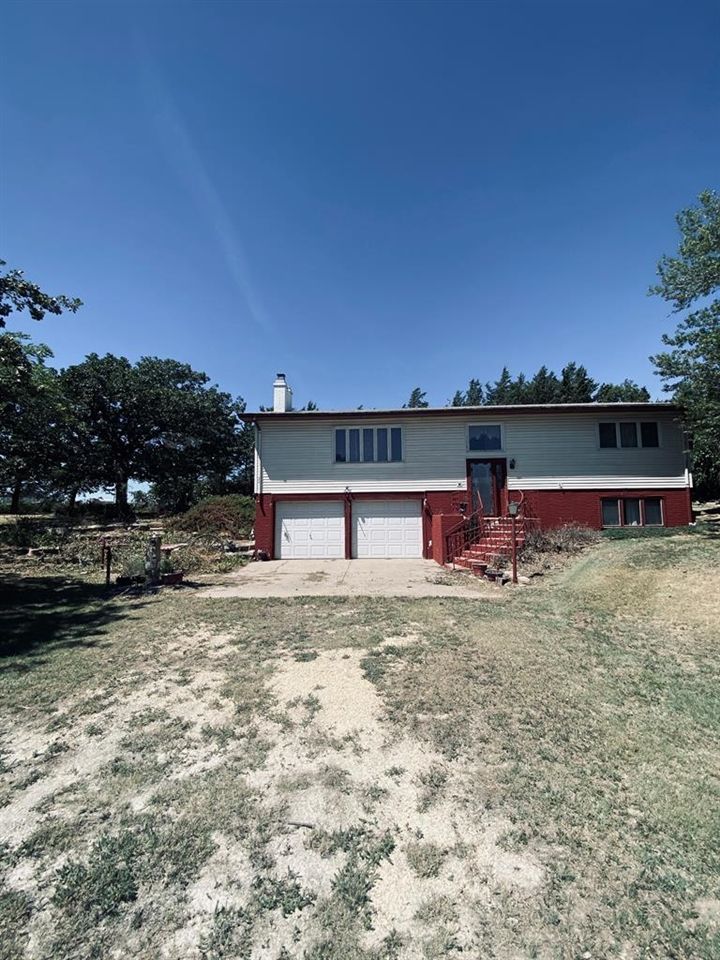 575 150th Rd, Hunter, KS 67452