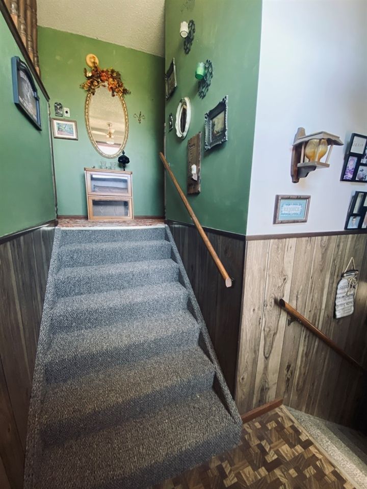 575 150th Rd, Hunter, KS 67452