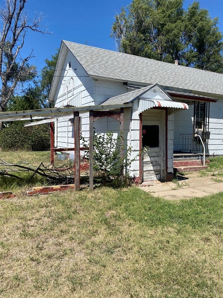 505 E 9th, La Crosse, KS 67548