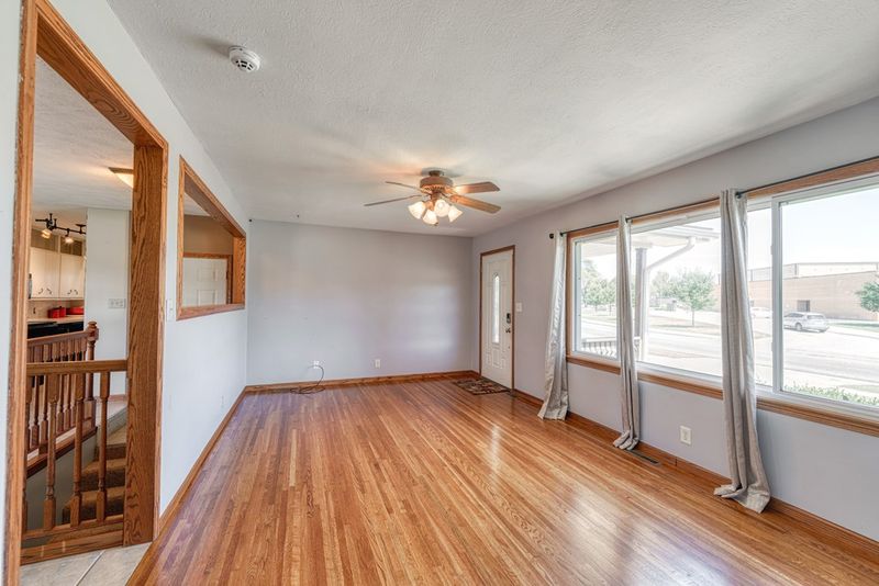 2154 Roach St, Salina, KS 67401